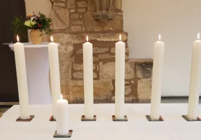 Kerzen im Augustinerkloster erinnern an die Opfer des Holocaust | Foto: Kirchenkreis Erfurt