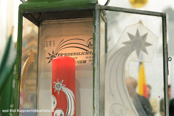 Friedenslicht_epd_Bild_RupprechtKathbild_klein Friedenslicht_epd_Bild_RupprechtKathbild_klein
