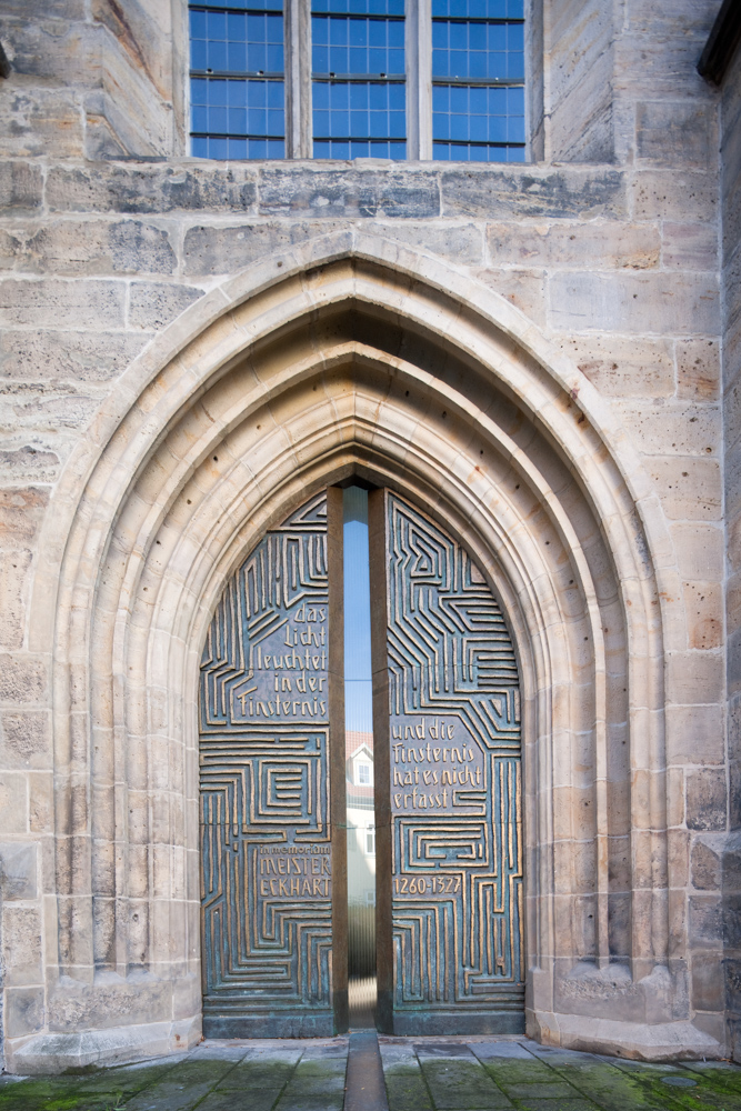 Das Meister-Eckhart-Portal an der Predigerkirche Das Meister-Eckhart-Portal an der Predigerkirche