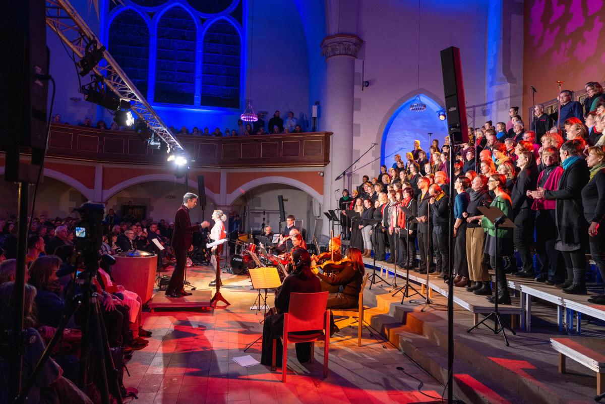 Der Chor Downtown-Gospel in der Thomaskirche. | Foto: Foto: Matthias Frank Schmidt
